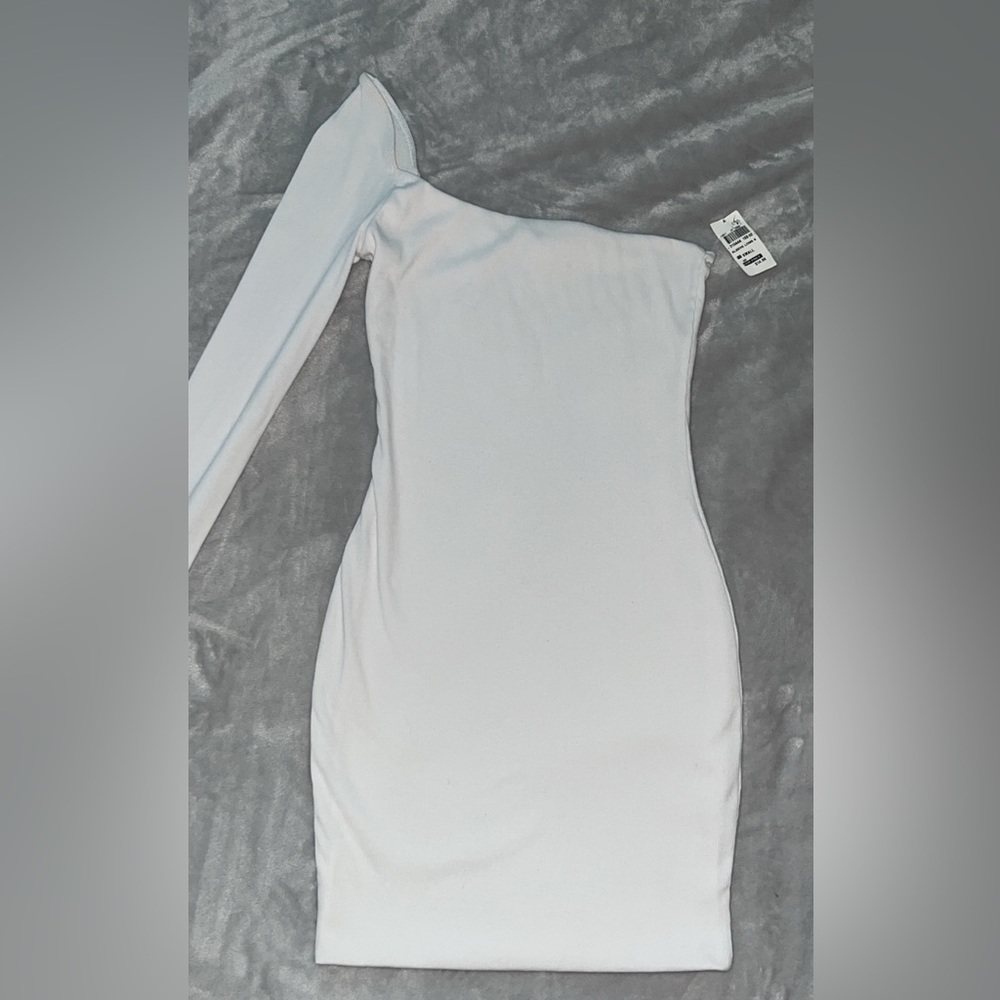 NWT WHITE ONE SHOULDER DRESS